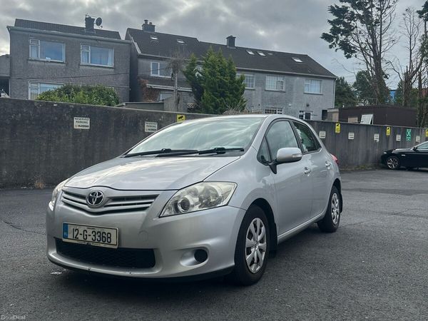 Toyota Auris Hatchback, Diesel, 2012, Silver