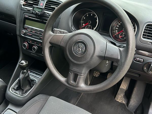 Volkswagen Golf Hatchback, Petrol, 2010, Red