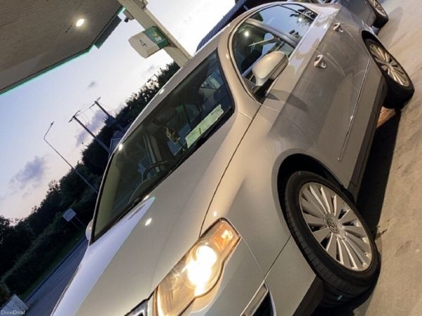 Volkswagen Passat Saloon, Diesel, 2010, Silver