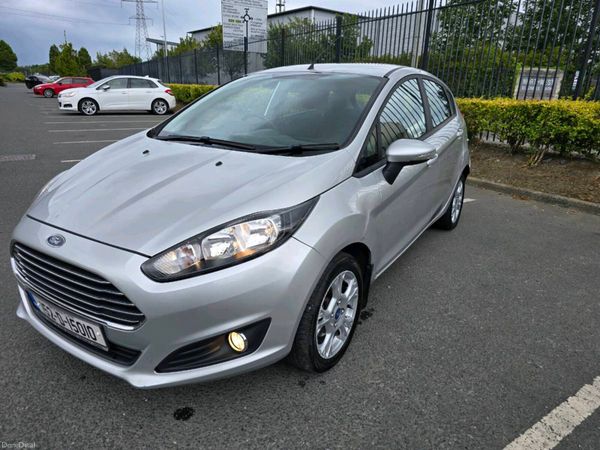 Hyundai i20 Hatchback, Petrol, 2010, Red