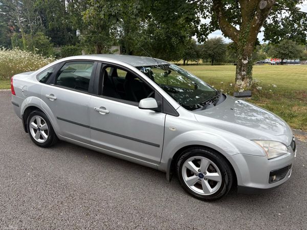 Ford Focus Saloon, Petrol, 2007, Silver