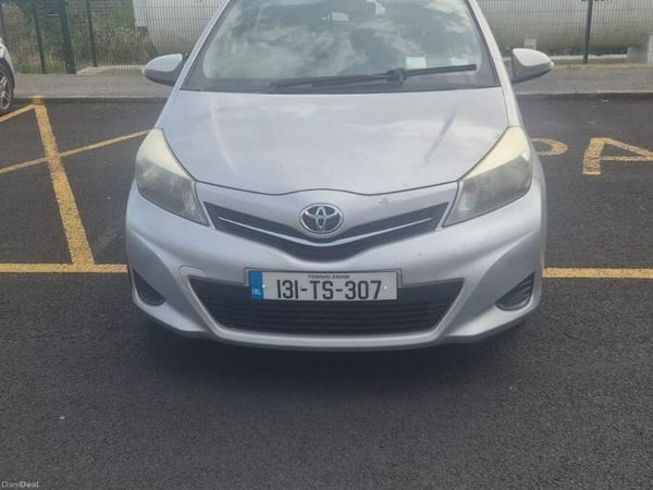 Toyota Yaris Hatchback, Petrol, 2013, Silver