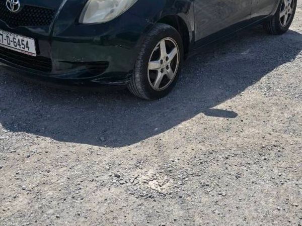 Toyota Yaris Hatchback, Petrol, 2007, Green