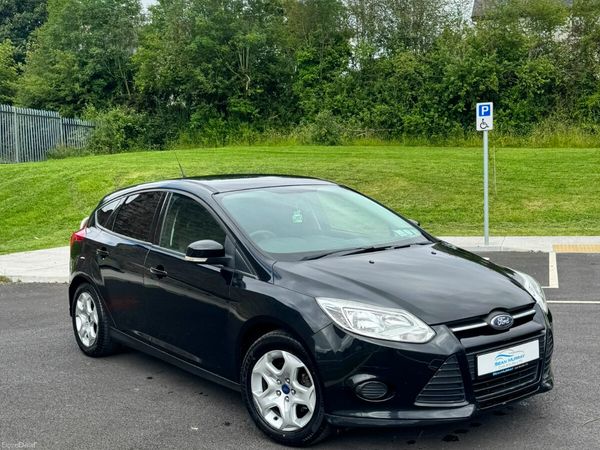 Ford Focus Hatchback, Petrol, 2013, Black