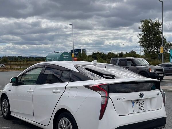 Toyota Prius Hatchback, Petrol Hybrid, 2017, White