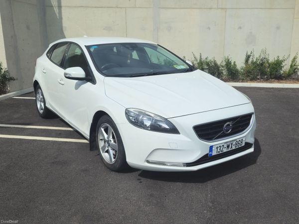 Volvo V40 Hatchback, Diesel, 2013, White