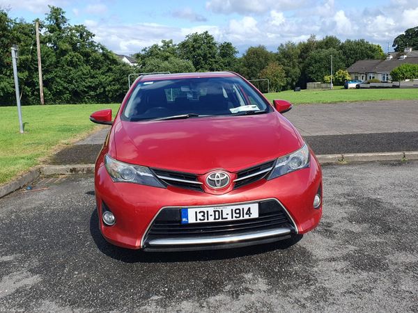 Toyota Auris Hatchback, Diesel, 2013, Red