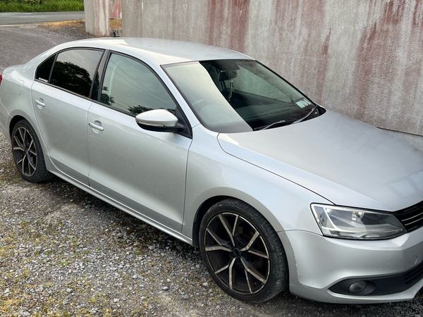Volkswagen Jetta Saloon, Diesel, 2012, Silver