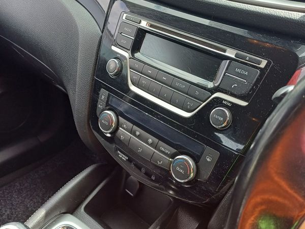 Nissan Qashqai Hatchback, Petrol, 2015, Blue