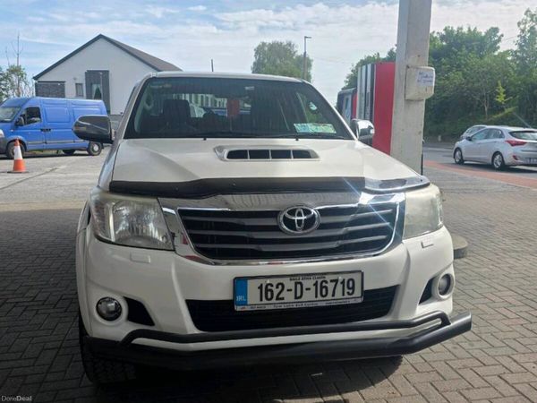 Toyota Hilux Crew Cab, Diesel, 2016, White