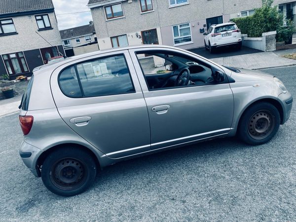 Toyota Yaris Hatchback, Petrol, 2005, Grey