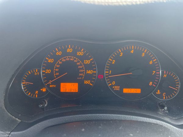 Toyota Avensis Saloon, Petrol, 2004, Green