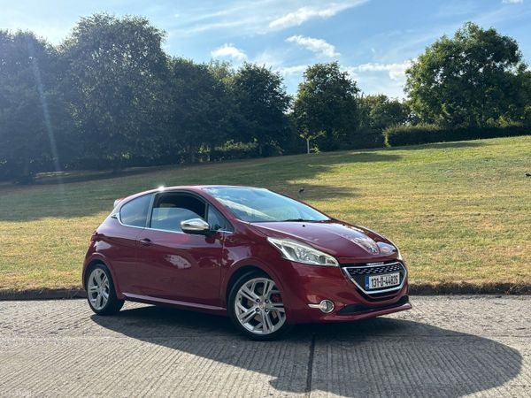 Peugeot 208 Hatchback, Petrol, 2013, Red