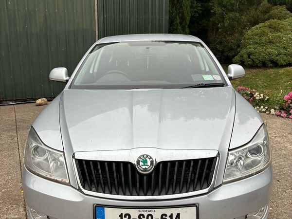 Skoda Octavia Saloon, Petrol, 2012, Silver
