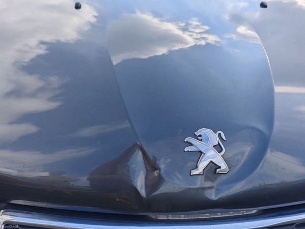 Peugeot 208 Hatchback, Petrol, 2015, Grey
