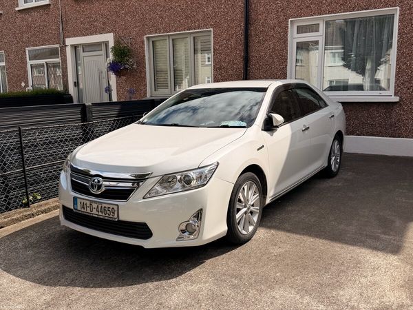 Toyota Camry Saloon, Petrol Hybrid, 2014, White