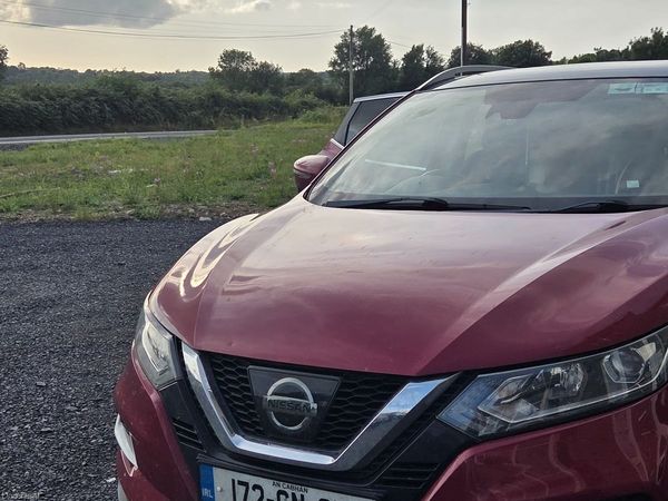 Nissan Qashqai SUV, Diesel, 2017, Red