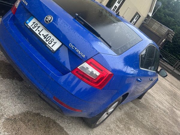 Skoda Octavia Hatchback, Diesel, 2019, Blue