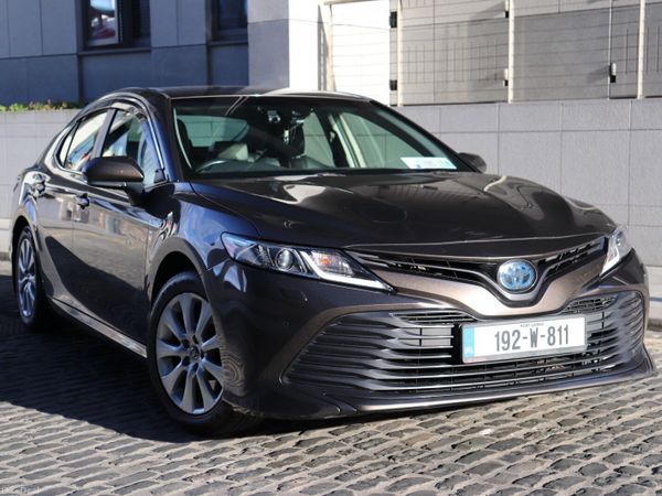 Toyota Camry Saloon, Petrol Hybrid, 2019, Brown