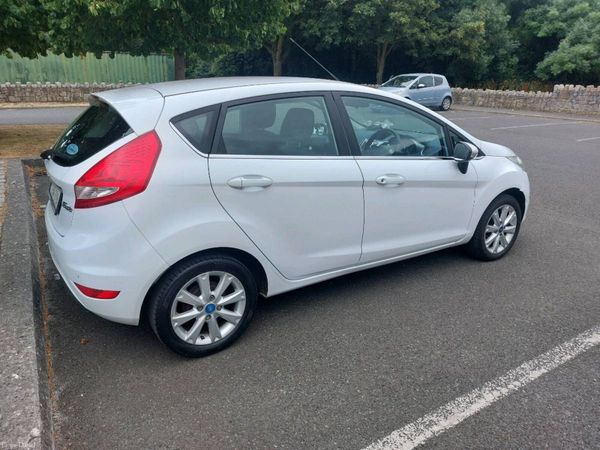 Ford Fiesta Hatchback, Petrol, 2011, White