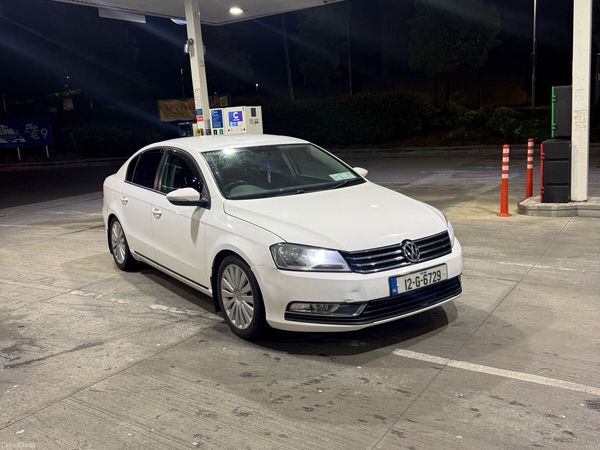 Volkswagen Passat Saloon, Diesel, 2012, White
