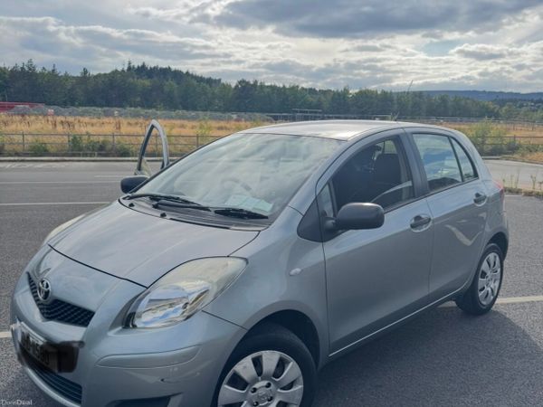 Toyota Yaris Hatchback, Petrol, 2010, Silver