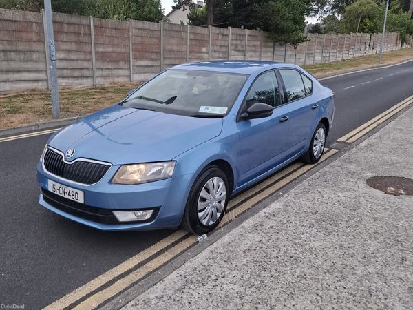 Skoda Octavia Saloon, Petrol, 2015, Blue