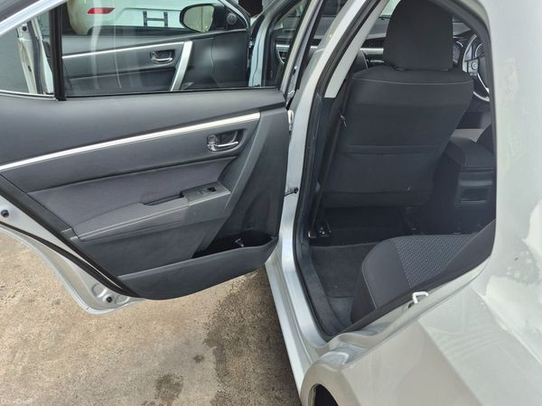 Toyota Corolla Saloon, Diesel, 2015, Silver