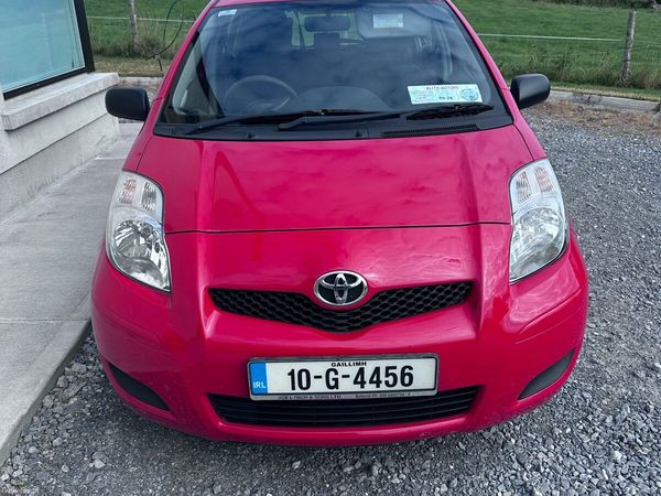 Toyota Yaris Hatchback, Petrol, 2010, Red