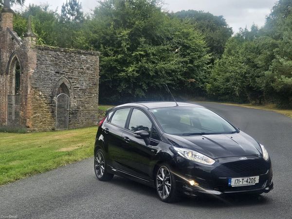 Ford Fiesta Hatchback, Diesel, 2017, Black