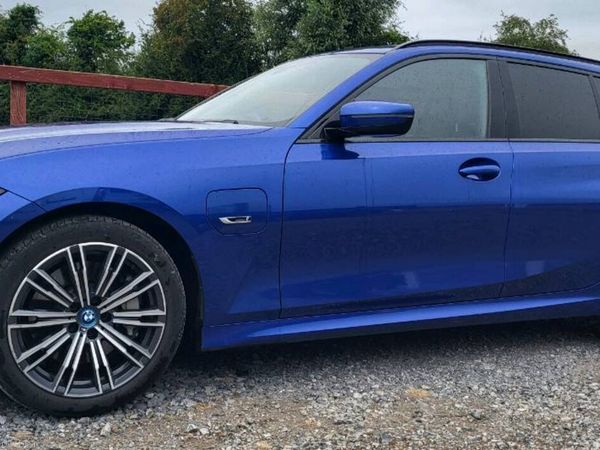 BMW 3-Series Estate, Petrol Hybrid, 2022, Blue