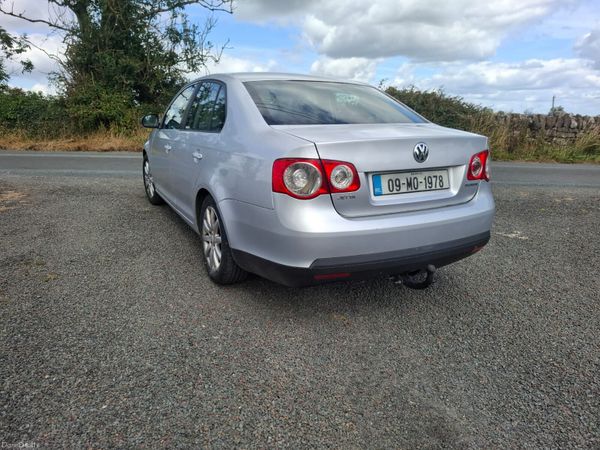 Volkswagen Jetta Saloon, Diesel, 2009, Silver