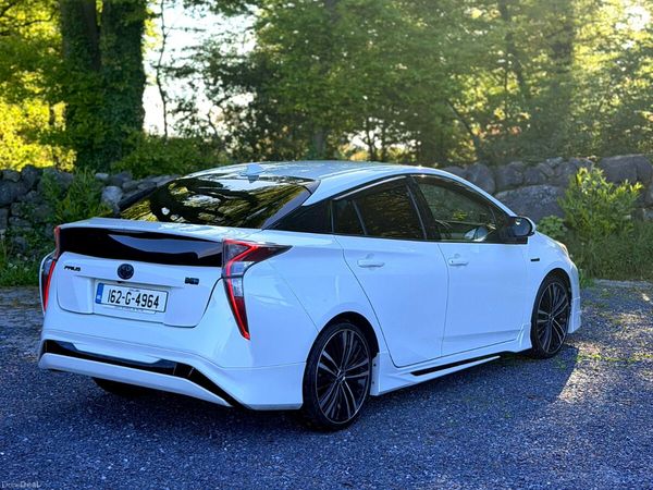 Toyota Prius Hatchback, Petrol Hybrid, 2016, White