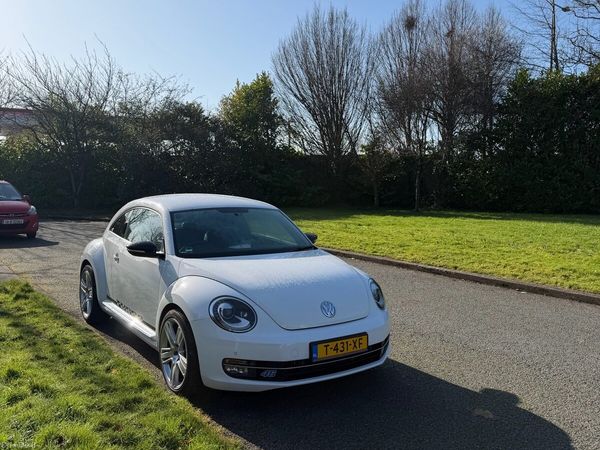 Volkswagen Beetle Hatchback, Petrol, 2013, White