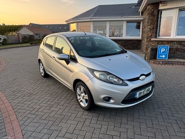 Ford Fiesta Hatchback, Petrol, 2009, Silver