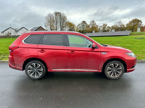 Mitsubishi Outlander SUV, Petrol Plug-in Hybrid, 2016, Red