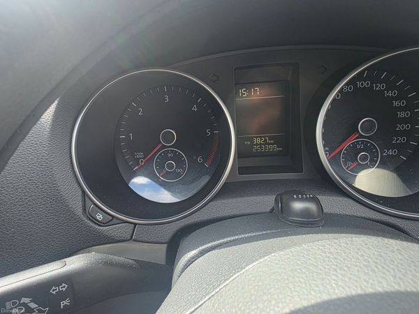 Volkswagen Golf Hatchback, Diesel, 2010, Red