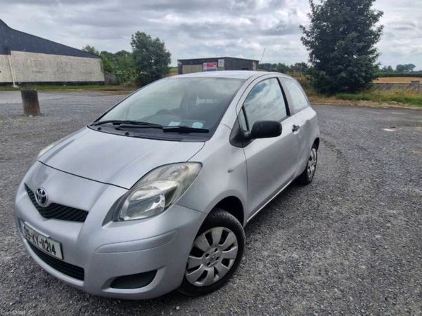 Toyota Yaris Hatchback, Petrol, 2009, Silver
