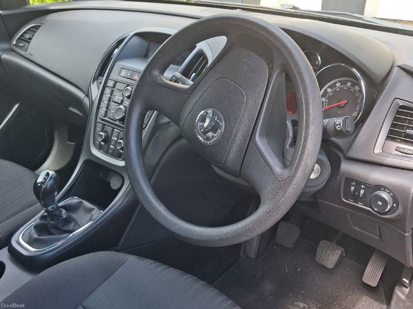 Vauxhall Astra Hatchback, Diesel, 2011, Silver