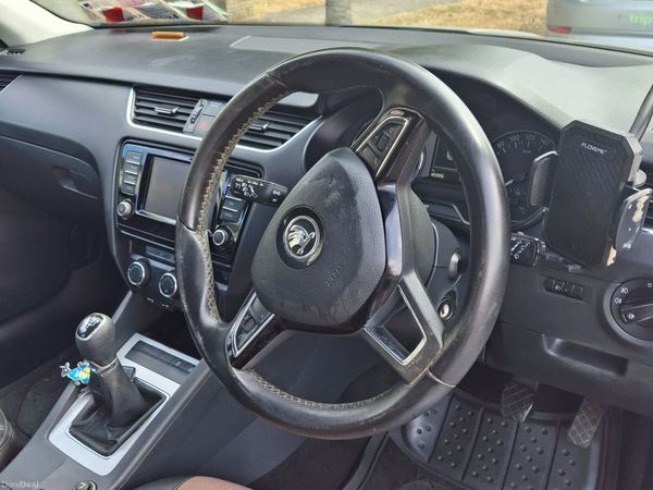 Skoda Octavia Saloon, Diesel, 2016, Silver