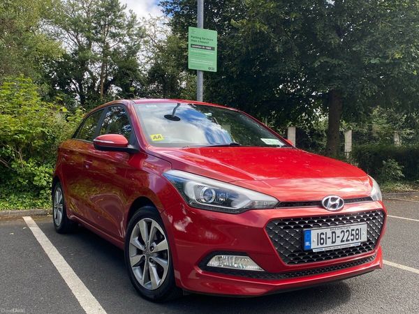 Hyundai i20 Hatchback, Petrol, 2016, Red