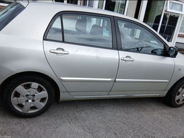 Toyota Corolla Hatchback, Diesel, 2005, Silver