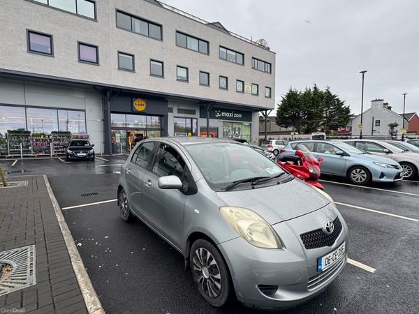 Toyota Yaris Hatchback, Petrol, 2006, Silver