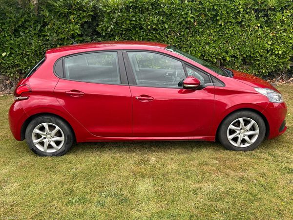 Peugeot 208 Hatchback, Petrol, 2017, Red