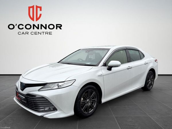 Toyota Camry Saloon, Petrol Hybrid, 2018, White