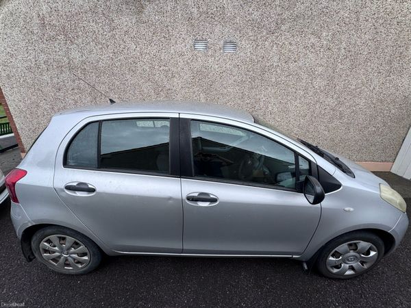 Toyota Yaris Hatchback, Petrol, 2006, Silver