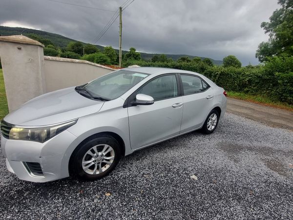 Toyota Corolla Saloon, Diesel, 2014, Silver