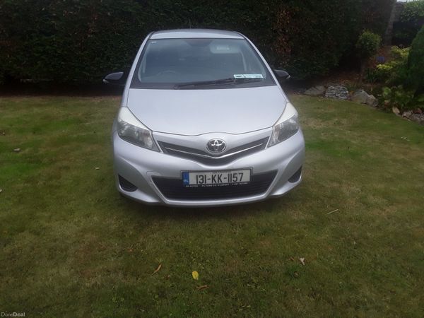 Toyota Yaris Hatchback, Petrol, 2013, Silver