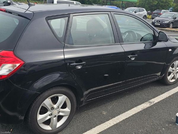Kia Ceed Hatchback, Diesel, 2011, Black