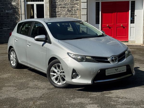 Toyota Auris Hatchback, Diesel, 2014, Silver